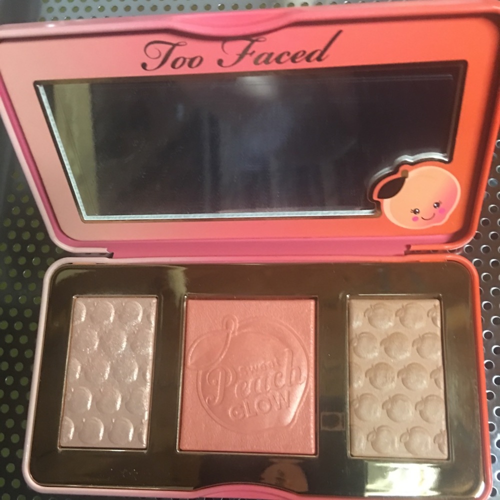 Too faced Highlighter/Blush/Bronzer Palette